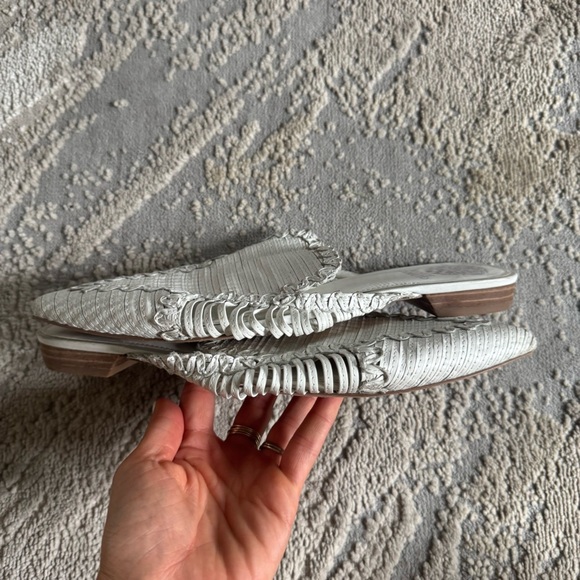 Vince Camuto Manindie White leather Pointed Toe woven Flats slip on Mules 9 - Picture 8 of 10